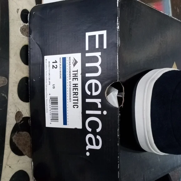 Heretic Emerica - Picture 3 of 6